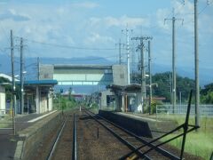 湖山駅。
その昨年６月に来たときに途中下車した駅。