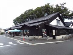 倉庫2棟は酒田市観光物産館「酒田夢の倶楽」として利用されており、酒田の様々なお土産を購入することができます。