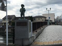 稚児橋
巴川にかかる橋。
徳川家康の命令で初めて巴川に架けられた橋。

