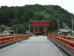 度津神社。
何も無いけど何気に立派なアプローチの参道です。さすが佐渡国一之宮☆