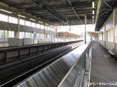 新花巻駅のホームは、ものすごく、ものすご～く長いです((+_+))。
歩けど歩けど、乗車位置に辿り着けない・・・。

再び、『やまびこ』に乗車して、函館新北斗へ向かいます。