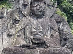 鋸山の日本寺
数年前行った時は、結構登れたのにちょと登ったところでダウン。体力がない。ヤバい。暑いのもありましたが、確実に体力が落ちていました。‪( ;ᯅ; )‬ 次回はロープウェイ側からトライします。
『道の駅 保田小学校』に立ち寄り、夏野菜を購入。