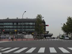 カハラから数分走ると横浜ハンマーヘッド。