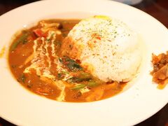 昼食は桃源台の「湖亭」で。
ギリギリ売り切れ前にカレーを食べることができました。