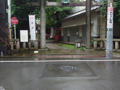 銀杏岡八幡神社

浅草橋駅からすぐの神社さんです
見事なイチョウの木がありました！名前の通りですね！