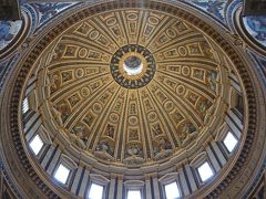 天井部の構造も模様も実に美しです。