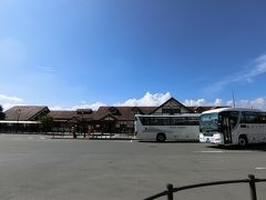 富士急ハイランドでほとんどの人が降車。
河口湖へ向かったのは自分たちの他1名のみでした。

久しぶりの河口湖駅です。
前回来たのは子供がまだ幼い頃だったはず。