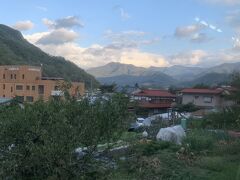 信濃川上駅、ここまでは登山で何度か来ていた。ここで高校生が下車し、落ち着いた感じになる