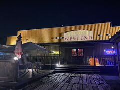 すぐさま、飲みに行きます！
田んぼの奥にいきなり現れた「WESTEND」