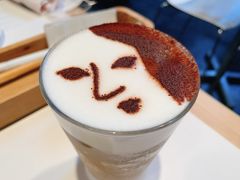 
ちゃんとカフェラテも飲みました。
よーじやさんに来たらこれ飲まなきゃですよね。


さて、これで今回の旅での嵐山とはお別れです。

一旦京都駅のコインロッカーに荷物を預け、友人が行きたいと言っていた下鴨神社へ向かいます。

下鴨神社へのアクセスは、電車でもバスでも所要時間があまり変わらないので、安い方のバスで向かいます。30分ほどで230円です。

