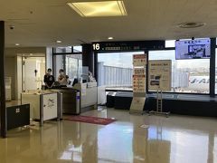 JAL2051　伊丹発7：10です。JGC修行18レグにあたります。