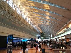 おはようございます(^^)/
早朝6:00の羽田空港です
Goto東京解禁のためか賑わってますね