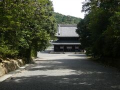 3回目は四連休のまんなか9/20（日）。まさにこの連休からGo to Travelの勢いが増したのもあって、人出が戻ってきてました。
奈良線の東福寺駅から緩やかな坂を登って泉涌寺へ。