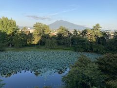 弘前城の公園に。
いやいや、岩木山が綺麗に見れます！