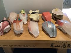 通路に大きな飾りもの
これが富山湾寿司なんですね。
富山のお寿司屋さんなら大抵取り揃えてあるそうです。