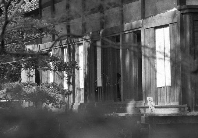 本堂<br /><br />本尊の釈迦如来坐像をはじめ、達磨大師坐像等が祀られています。現本堂は、江戸末期の火災で庫裡と共に焼失した旧堂に近い形で、明治期に再建されたものです。<br /> 非公開。<br />