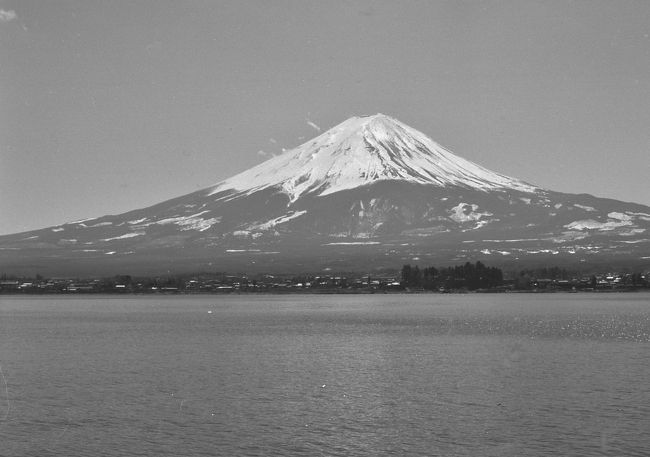 河口湖から望む富士山　　表紙写真（下）の元画像