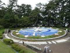 松原公園の一画にある、世界一の花時計。直径３１ｍ、ギネス認定だそうです。
９月末ですが、、、草時計でした。