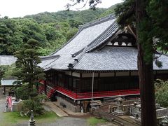 清雲寺の本堂。長寿の石段の上から。