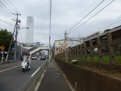 千葉街道（国道14号線）と谷津駅