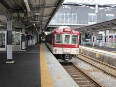 前日の宿泊地である近鉄四日市から、近鉄名古屋線の急行で桑名に到着。
松阪寄りの車輌は、2610系の「LCカー」でした。