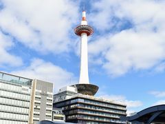 チェックアウトの後、ホテルの送迎バスで京都駅まで移動。
ちなみにホテルの送迎バスは南側の八条口側に到着。
こちらの京都タワーは駅の北側、烏丸口。こちらが正面玄関なんです。

京都タワー、建設当初は大反対を食らい、京の町に似合うように和蝋燭型にしたけど、うーん...。