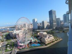 ９月９日午後３時過ぎ。
横浜ベイホテル東急の２３階【Bay Club Floor】ベイビュールームからの眺め。
コスモクロック２１の右側には