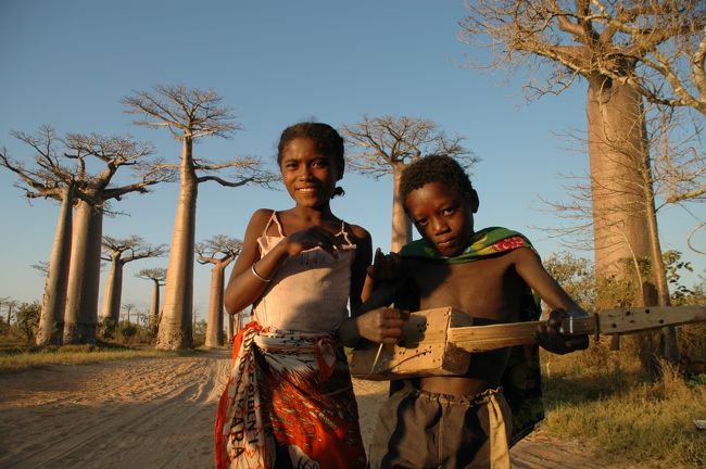 バオバブ街道にいた子供たち