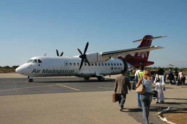 プロペラ機でモロンタバを後に。首都アンタナナリボへ戻る。