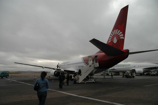 空路モーリシャスへ移動です。この写真を撮ったあと空港の職員に写真を撮るなと怒られました。一応マダガスカルでは空港は撮影禁止です。しかし後日、バンコクへ戻るとき、日本人のおばさんが写真を撮りまくっていたけれど何も注意されていませんでした。