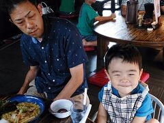 旭川到着～。まずは旭川ラーメンのランチ♪行きたかったお店がめちゃ込みで、ガイドブックに載っていた『橙ヤ』というお店へ。こちらも結構混んでましたが待てる許容範囲内。いいお店チョイスだったのか全体的に旭川ラーメンレベル高いのか、とっても美味しかったです！