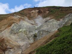 下山してから温泉へと向かう途中に「万座空吹」に寄り道。「万座しぜん情報館」という展示・展望施設ができていました。