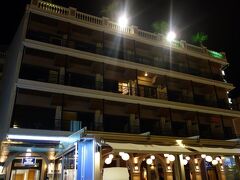 2連泊するホテルはソロモス広場の真ん前に建つ「HOTEL PHOENIX」