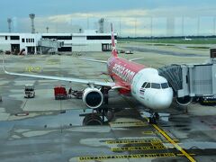 9月9日から数日間行われた、エアアジアの９．９プロモーションで、
往路バンコク－スラ―タニ   片道362バーツ、
復路トランーバンコク　　　片道188バーツと、
非常にお買い得なチケットをゲットできました。😁