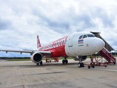 翌日ですぅ。

この日は最終日、午後のエアアジアでバンコクに帰ります。
朝から雨だったので、昼間でホテルで過ごし、グラブタクシーを呼んで空港へ。
トラン空港は、新ターミナルビルを建設中で、2年後には、綺麗な空港ビルが感染するようです。

　　　　　お終いです。