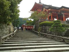 到着～～世界遺産・清水寺！
でも敷地も広くてトイレはどこだ…と真っ先に笑