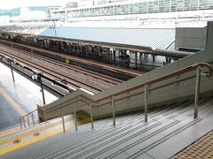 こちらは京都駅からのローカル線。これで東福寺にも直接いけるみたいですね。
充実の伊勢丹でお土産を物色し、デパ地下で美味しい駅弁を購入し早めに新幹線乗り場へ。