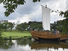 山形旅行３日目。朝、酒田市内を観光です。日和山公園には酒田のシンボル「北前船」や六角灯台などがあります。芝生が気持ちいいですね。