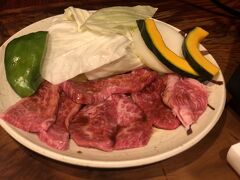 【焼肉ひげ】
和歌山県の焼肉店で唯一の熊野牛指定店です。創業45年秘伝の焼肉のタレも格別でグルメサイトでも上位、やっぱりみんながおいしいっていうところは間違いないでしょうぉ！本当に美味しかった！
ちなみに特上肉、ごはん、お味噌汁がついて税込み1600円は超お値打ち