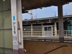 　越後湯沢駅始発だと思っていたら水上発でした。
　先ほど小出駅から浦佐駅まで乗った電車の折り返しのようです。
　石打駅停車