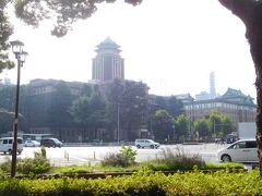 立派な建物が並んでいたので撮影。後で調べたら、中央が名古屋市役所、その奥（右側）が愛知県庁だった。

ホテルをチェックアウトして名古屋駅に向かう。