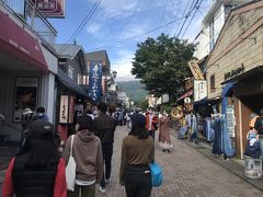 お腹もいっぱい。
お風呂も浴びてスッキリ。

とりあえず軽井沢初心者として行っておきますか、王道の旧軽井沢銀座へ。