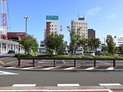 福井駅東口前、西口前と同じくとても広い。行く度に狭いなと思う博多駅前に比べると雲泥の差があります。