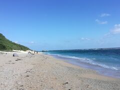 10/4朝、ホテルから一番近い吉野海岸へ。
ビーチのすぐ先に珊瑚と魚がいっぱいです。