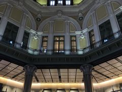 土曜はいつも通り仕事をしてから、東京駅へ。
改装して、ますます魅力的になった。