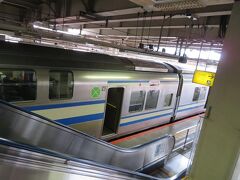 大船駅で乗り換えます。
１９９４年にデビューした横須賀線のＥ２１７系。
後継のＥ２３５系の製造も始まり、近いうちに置き換えが始まります。