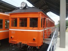 駅の構内には昭和4年に製造された旧型電車「デハニ52」が保存されており、中に入る事も出来ます。　