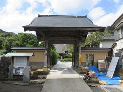 下田のメインストリートから少し外れた静かなエリアに建つ稲田寺。
2m以上ある阿弥陀如来座像が安置されていたり、
