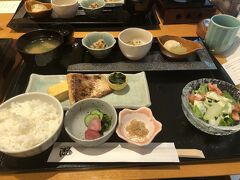 2日目朝食
宿泊したホテルは「都ホテル京都八条」
朝食ビュフェが大変美味しいとのことでしたが、今回はこのような朝食セットで大満足！