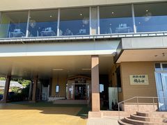 さらに戻って

黒酢で有名な「桷志田」へ

比較的新しい建物

1Fはショップ、2Fがレストラン